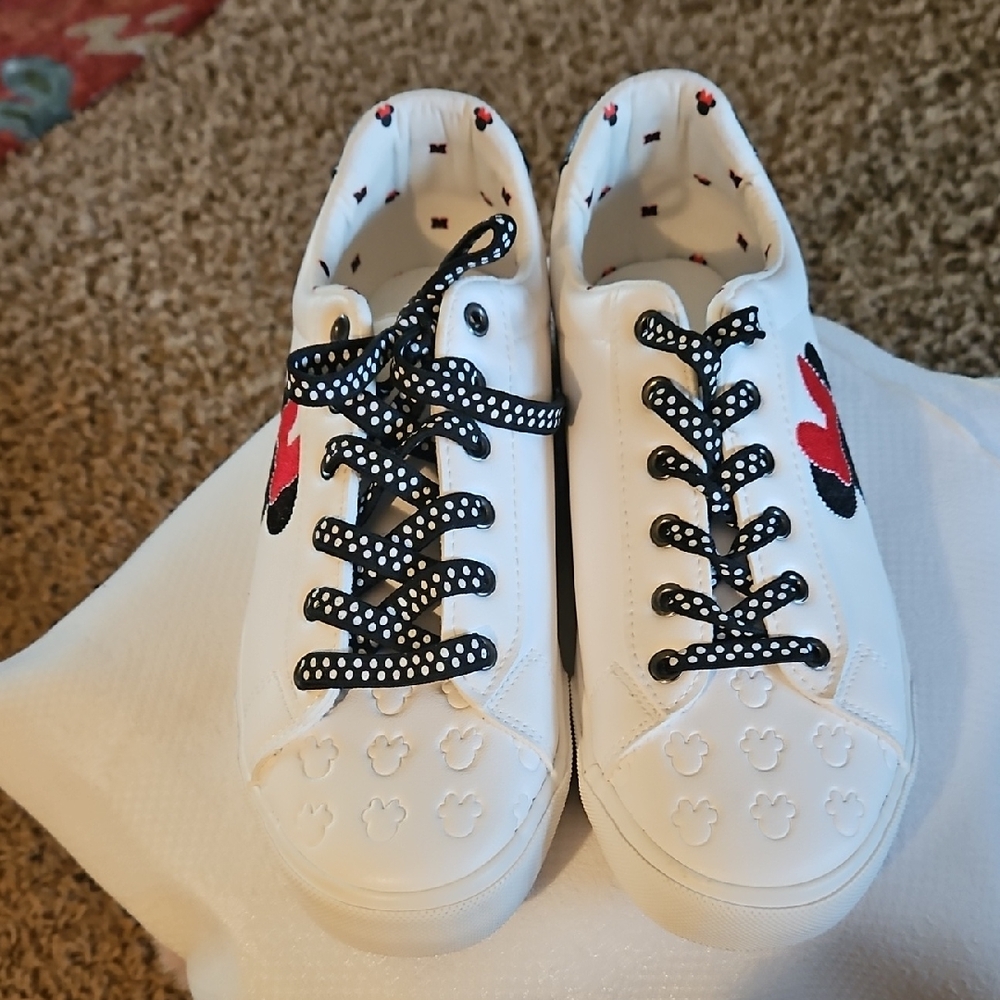Disney Minnie Mouse White and Red  Sneakers Women's Sz 9